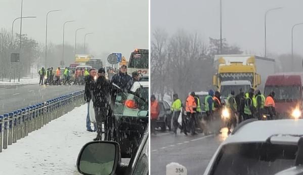 Українські водії перекрили рух транспорту у двох польських містах (ВІДЕО)