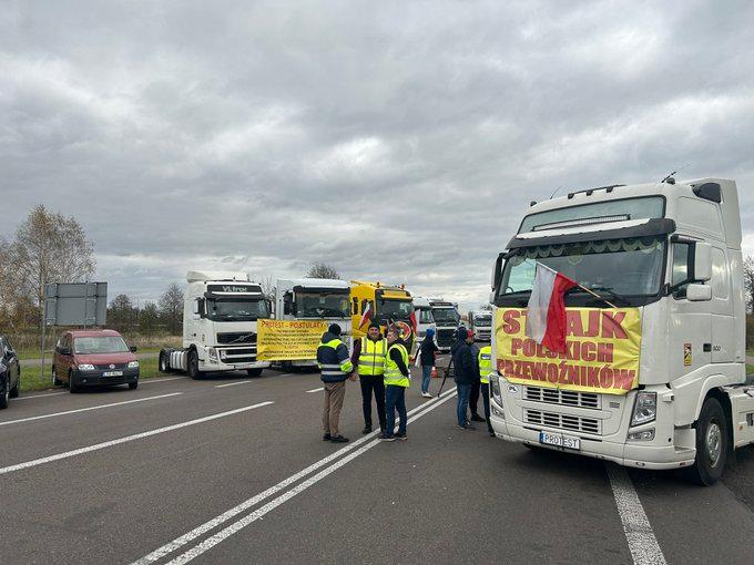 Польські перевізники заблокували всі «вантажні» пункти пропуску на кордоні з Україною