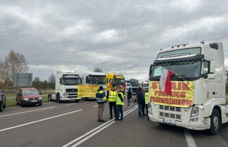Польські перевізники встановили блокаду на прикордонних переходах з Україною