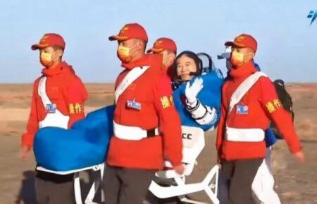 Екіпаж китайської космічної місії «Шеньчжоу-16» повернувся на Землю
