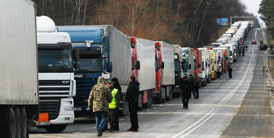 З боку Польщі на заблокованих КПП чекають понад 2000 вантажівок