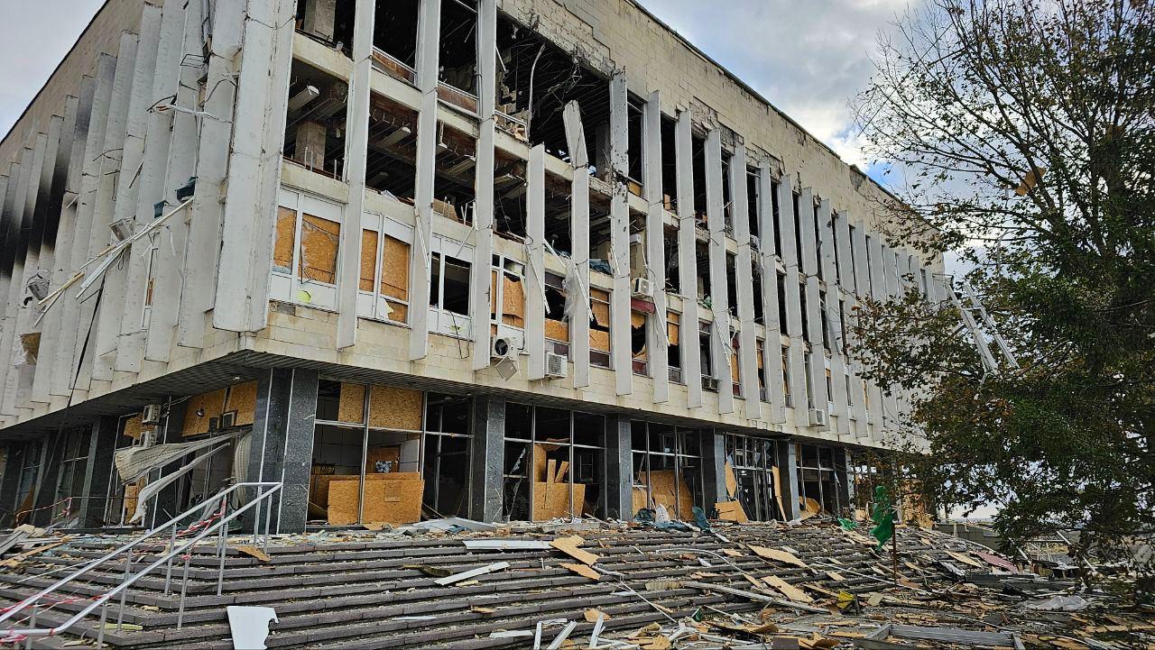 У Херсоні під російську атаку потрапила обласна наукова бібліотека