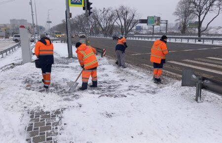Київ засипало снігом