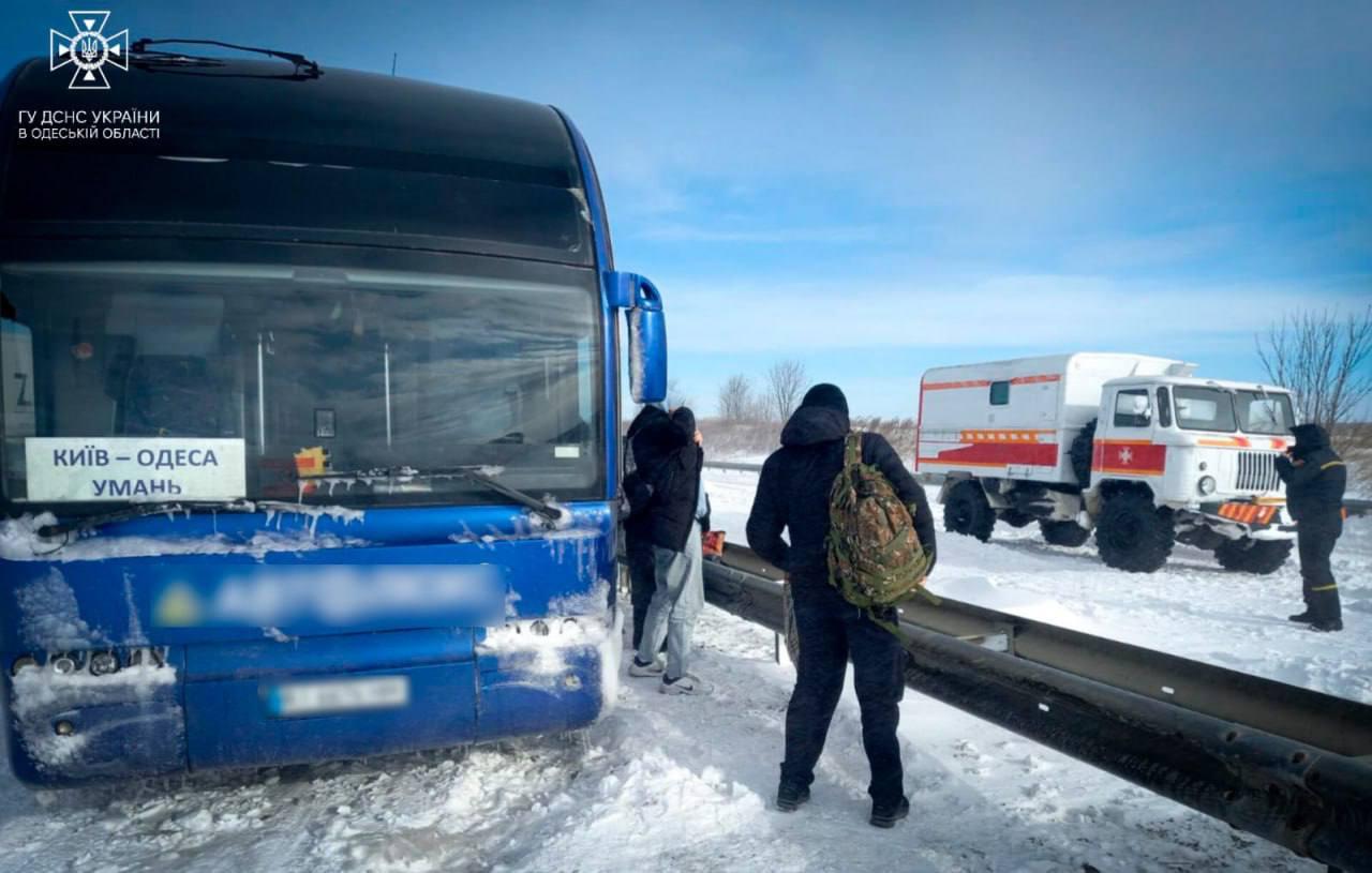 Зі снігового полону на Одещині звільнили 2500 людей — кореспондентка 