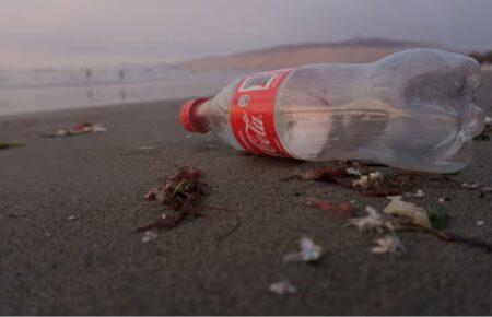 BEUC: Великі компанії обманюють споживачів, коли пишуть на пластиковій тарі «100% перероблено»