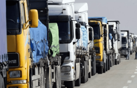 Україна і Польща домовилися прискорити проїзд порожніх вантажівок у трьох пунктах пропуску