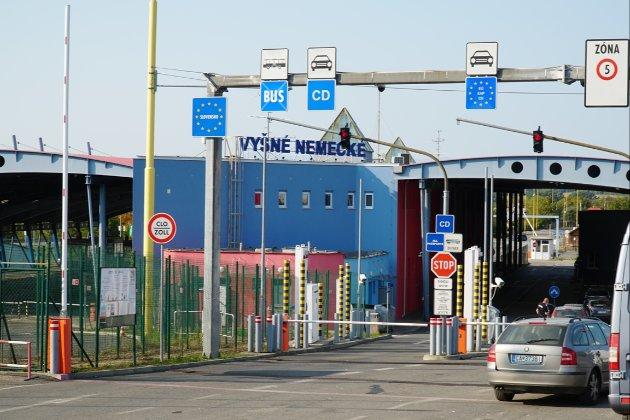 На словацькому кордоні тимчасово розблокували рух вантажівок в Україну