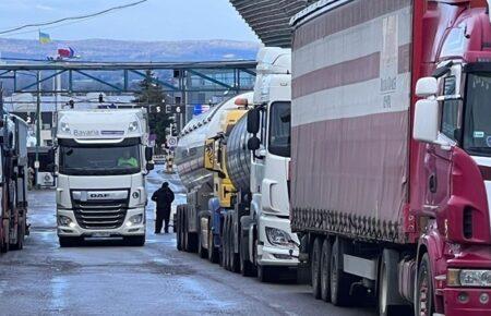 На кордоні з Польщею відкриють пункт пропуску для порожніх вантажівок