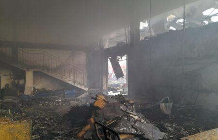 Склад гуманитарной помощи сгорел дотла во время обстрела Херсона (ФОТО)