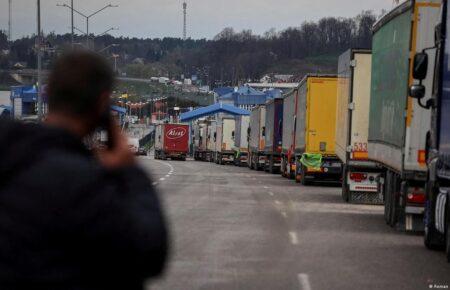 На территории Польши на въезд в Украину ожидают более 3000 грузовиков