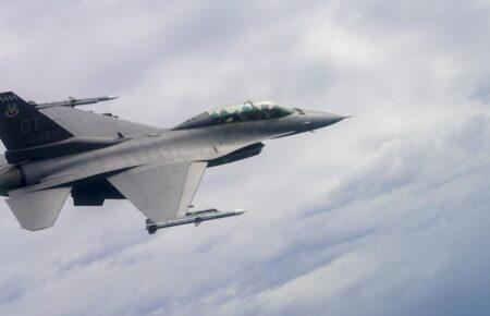 Данія відклала передачу винищувачів F-16 для України — Berlingske
