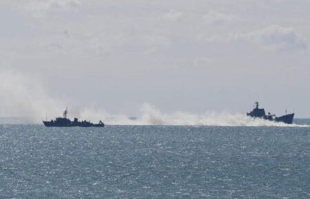 Войска РФ держат в Черном море четыре корабля