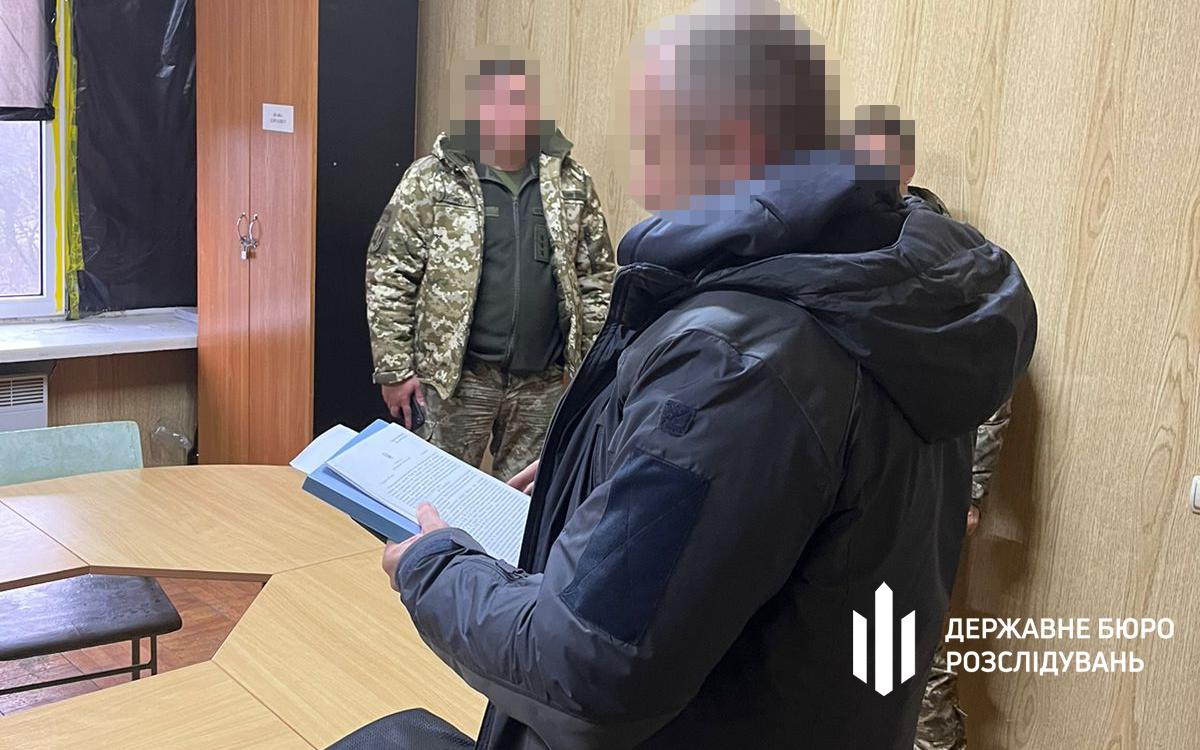 У Запоріжжі керівник ТЦК і його підлеглі «врятували» від мобілізації 300 чоловіків