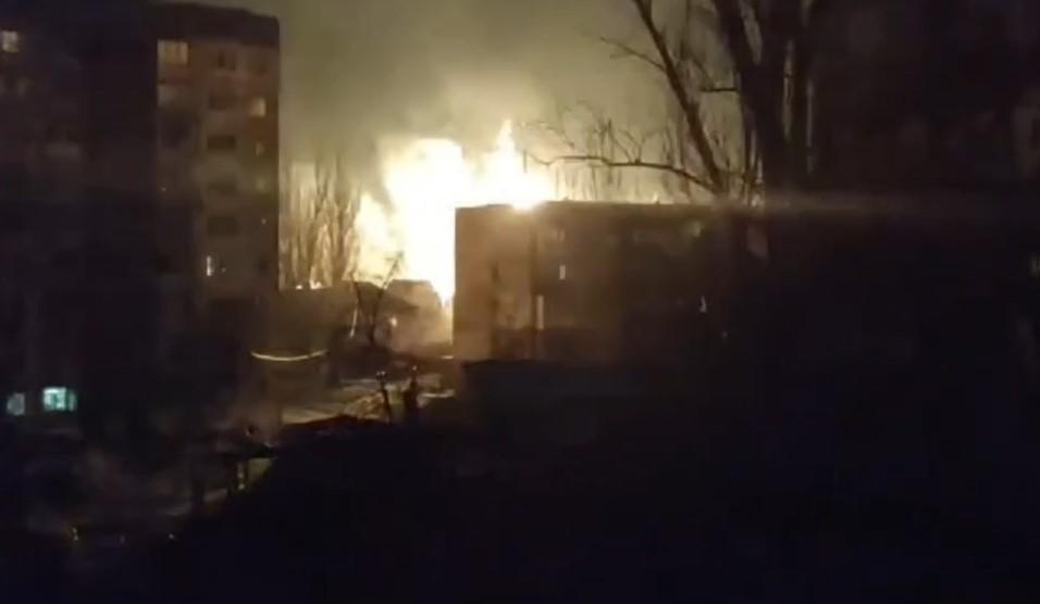 Окупанти масовано обстріляли Херсон, у місті палають пожежі (ВІДЕО)