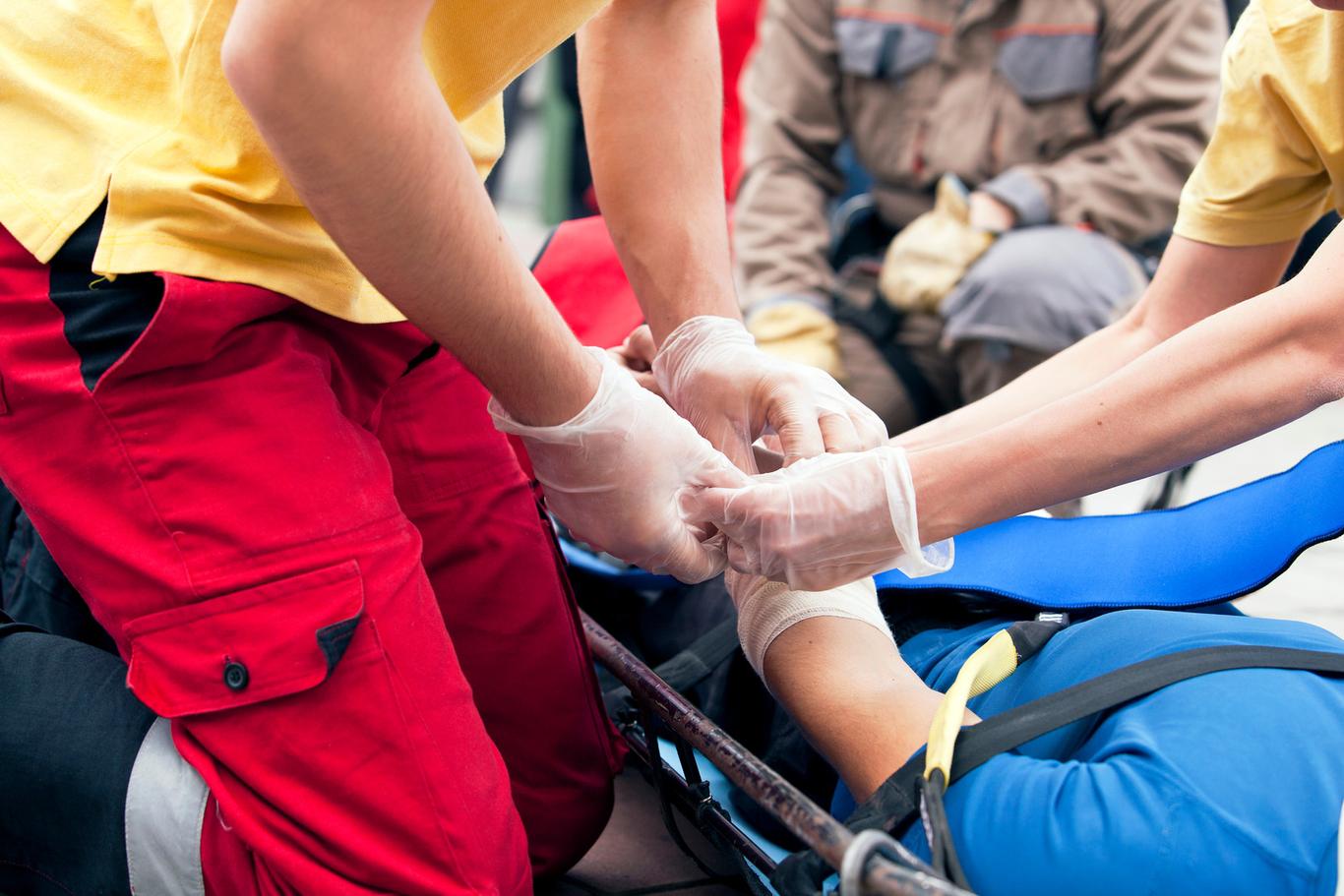 Надання першої долікарської допомоги дітям: де навчитися робити це правильно