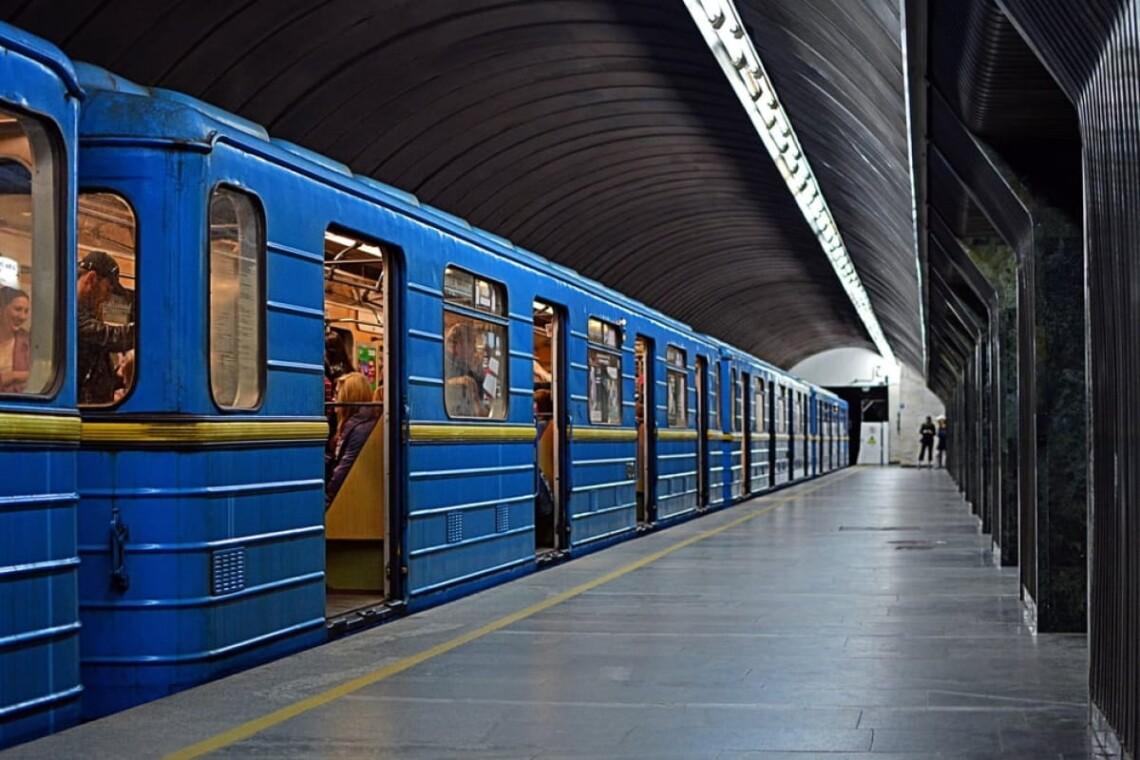 У КМДА заявили, що між закритими станціями метро тестуватимуть човниковий рух