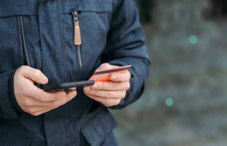 «Не довіряйте нікому»: як захистити свої гроші в інтернеті