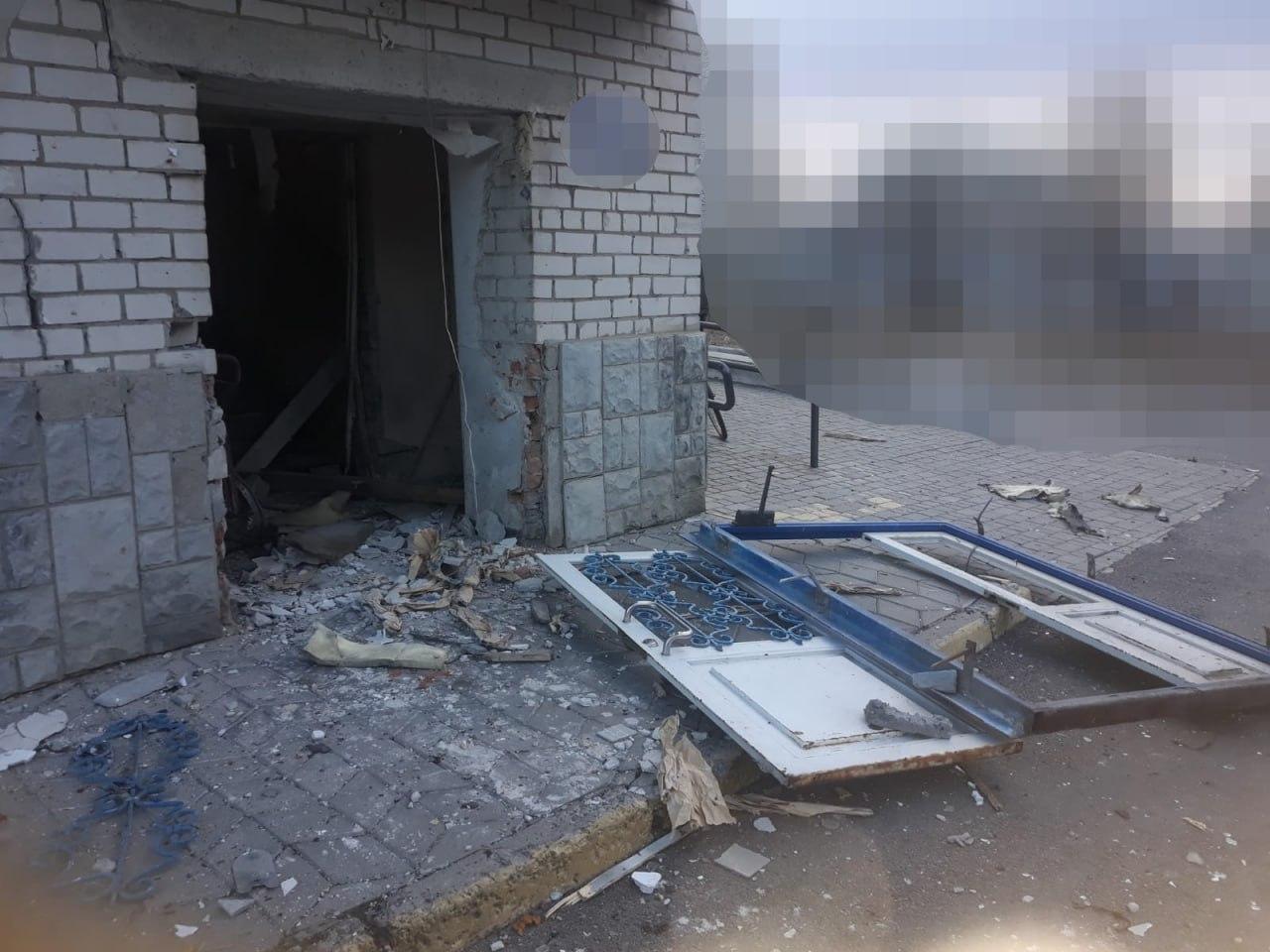 Війська РФ атакували з безпілотника лікарню в Бериславі, є поранений