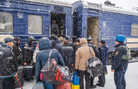 Евакуація мешканців Донеччини: протягом вихідних вдалося вивезти 20 дітей (ВІДЕО)