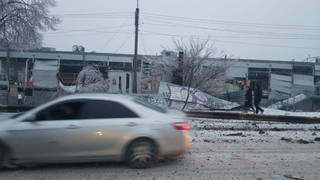 У Кривому Розі внаслідок обстрілу окупантів пошкоджені житлові будинки — кореспондентка