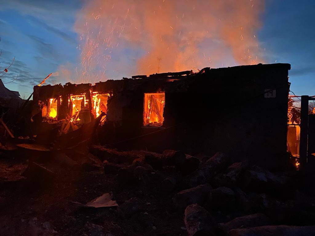 Росіяни вночі з мінометів обстріляли Вовчанськ, а зранку скинули авіабомбу