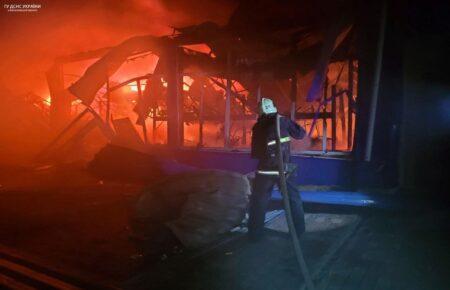 Росіяни вночі атакували два райони Миколаївщини, є влучання (ФОТО)