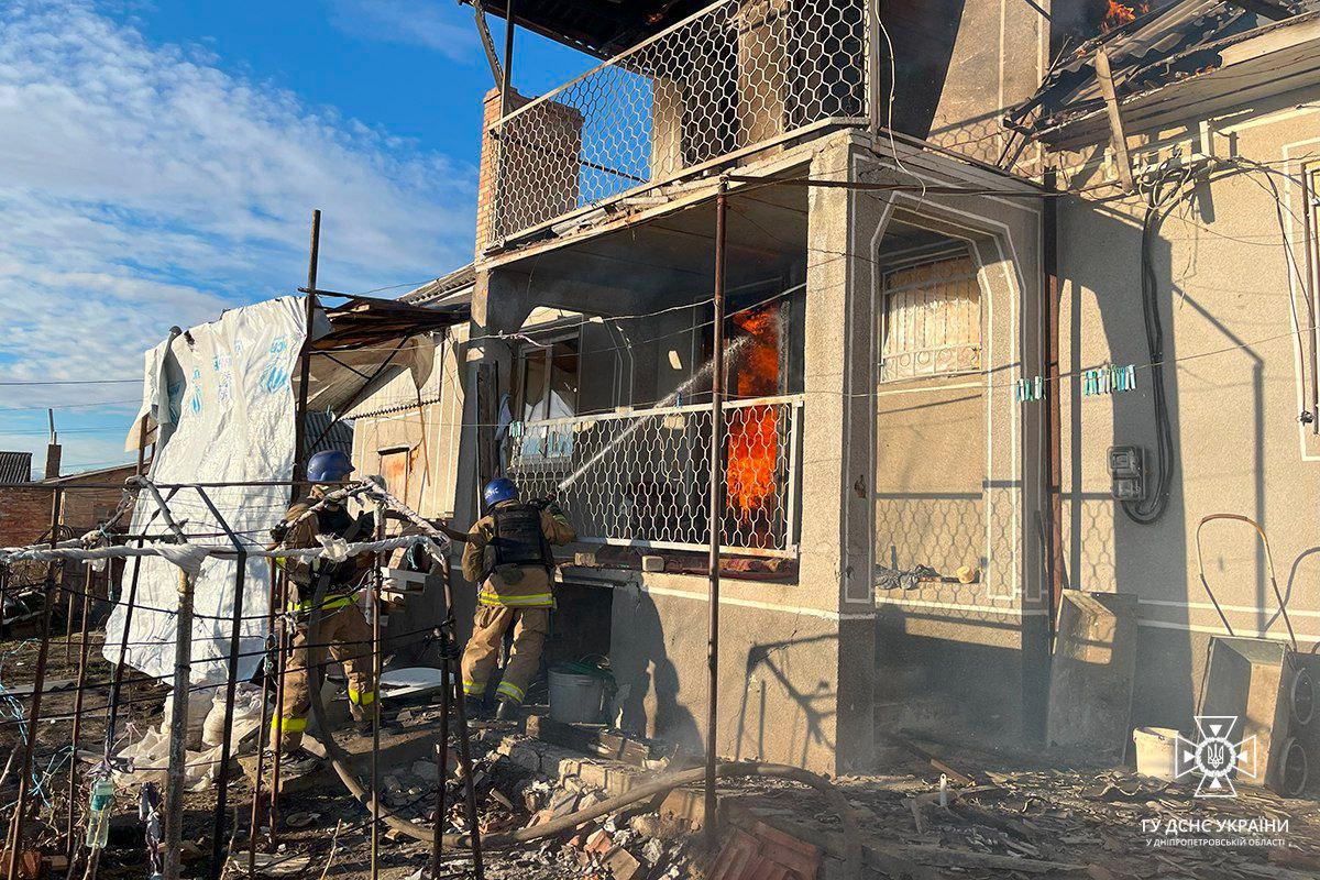 Ударний дрон окупантів влучив у житловий будинок в Нікополі (ФОТО)