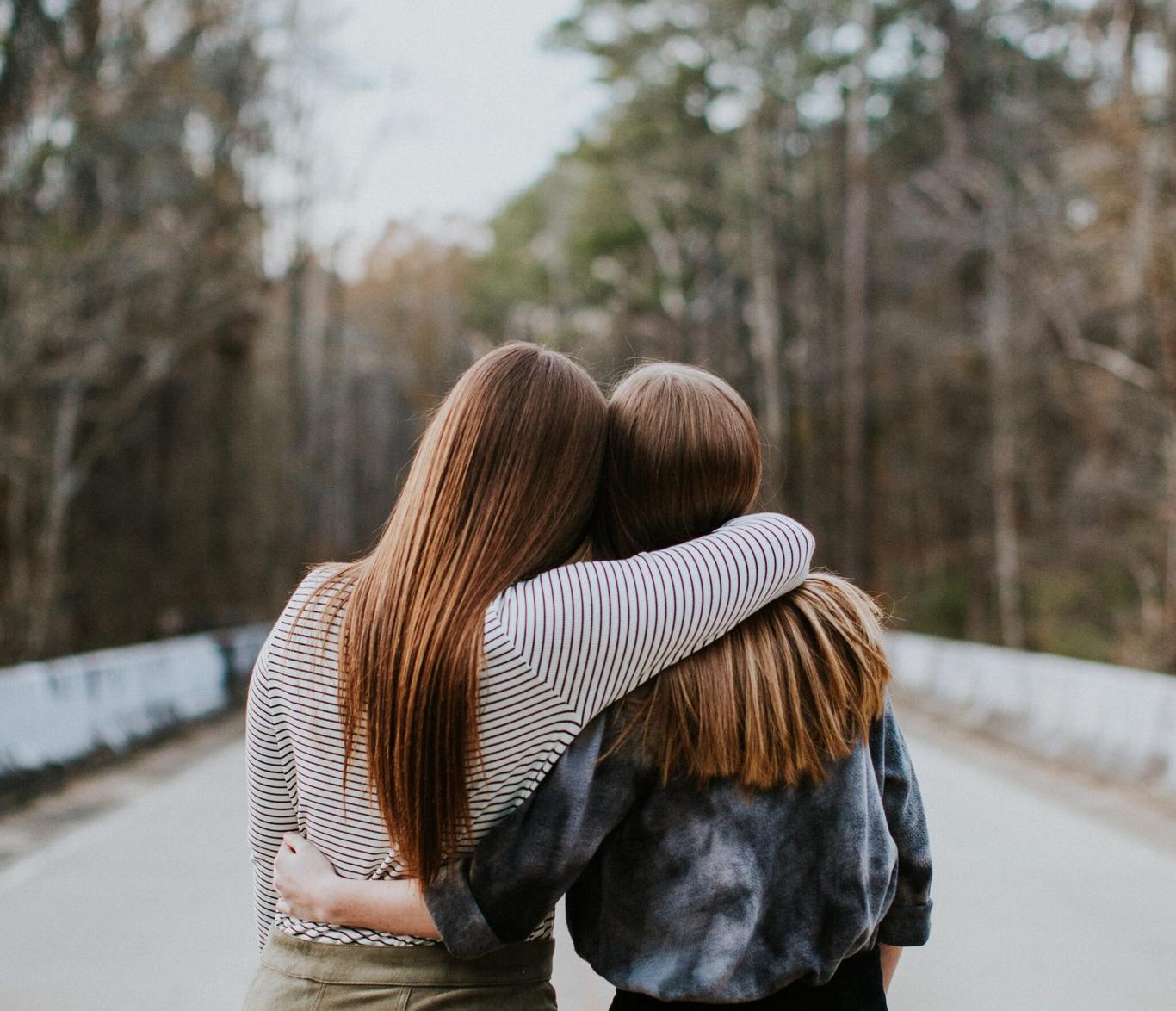 Якщо важко — ідіть до людей, людина є істота соціальна — психолог