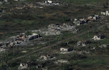 Касетний спосіб мінування та гази: біля Кліщіївки росіяни застосовують заборонені методи війни