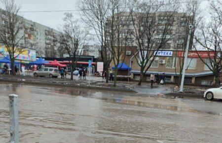 У окупованому Маріуполі підвали багатоповерхівок затоплює каналізацією