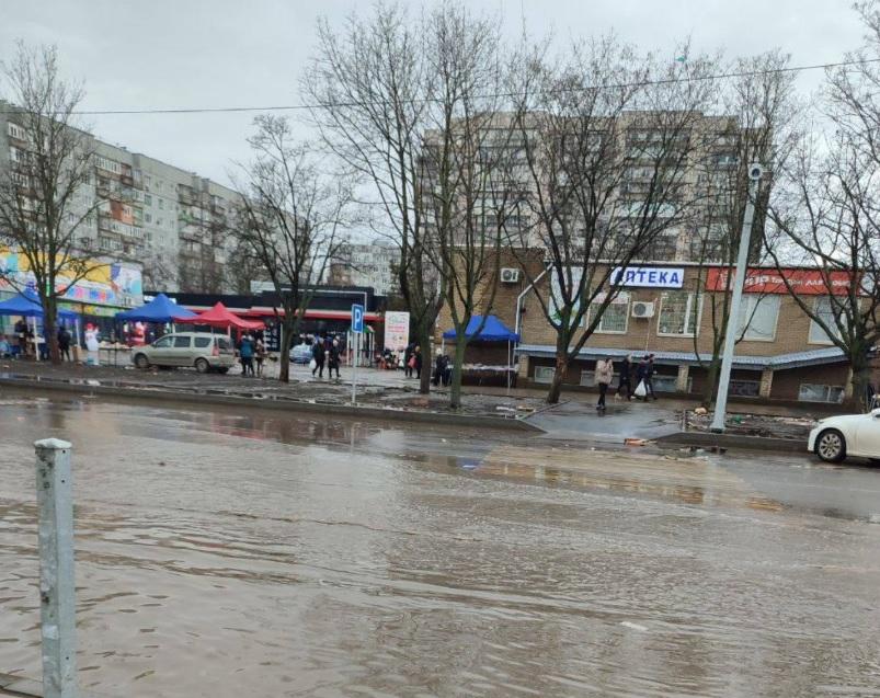 У окупованому Маріуполі підвали багатоповерхівок затоплює каналізацією