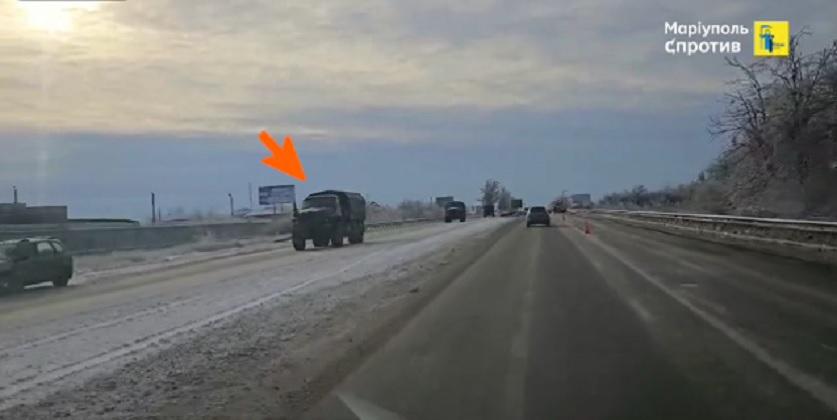 Окупанти продовжують переміщувати техніку до Волновахи та будують нові укріплення