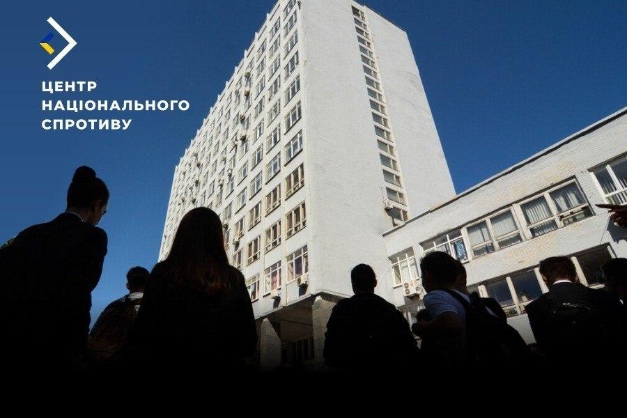 На окупованих територіях росіяни змушують підлітків навчатись у псевдоуніверситетах — ЦНС