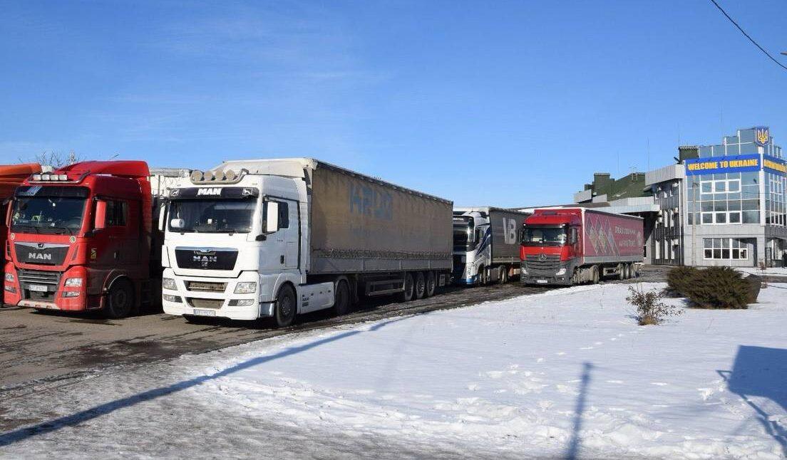 На Буковині розблокували рух вантажівок через пункт пропуску «Порубне»