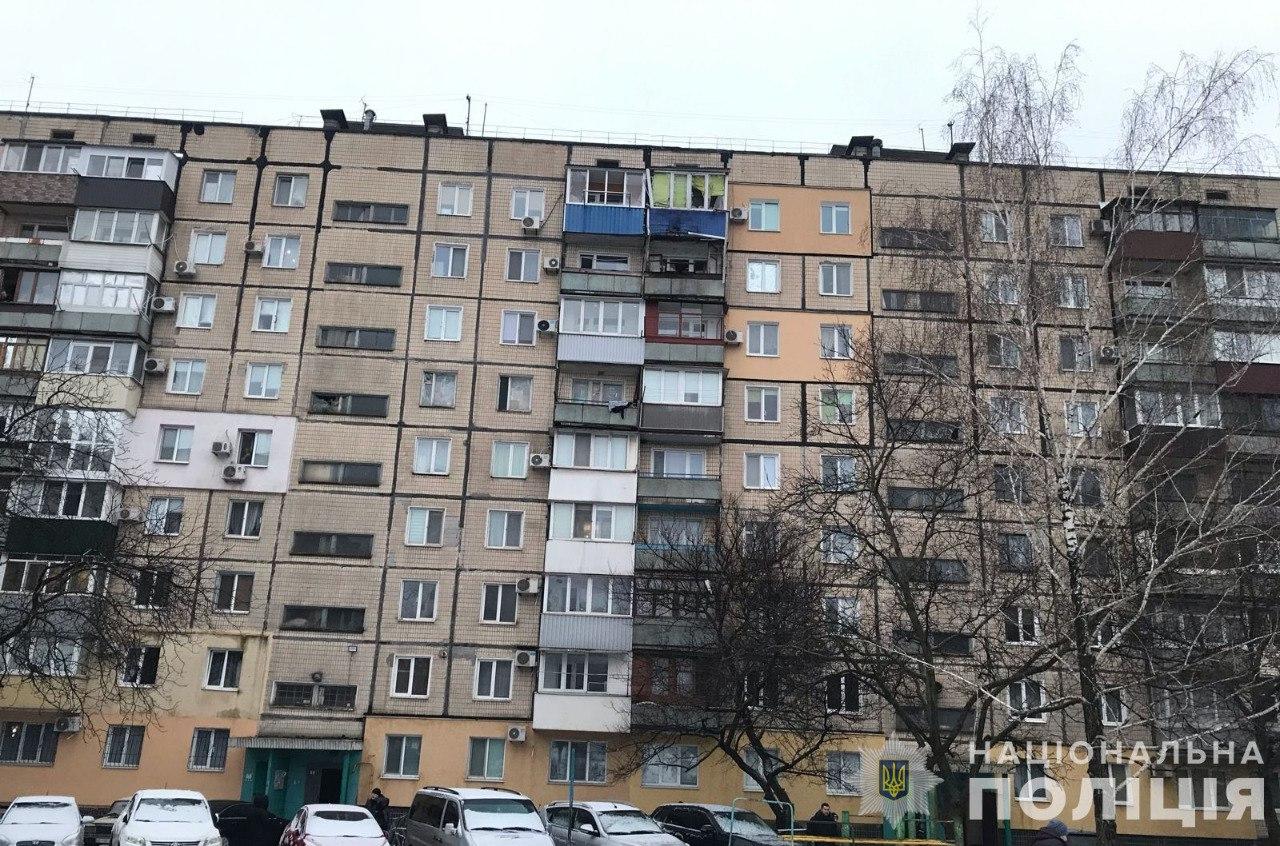 У Кривому Розі невідомий вистрелив у багатоповерхівку з РПГ