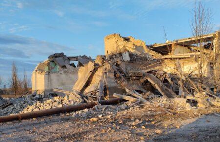 Російські окупанти скинули бомбу на школу на Херсонщині (ФОТО)