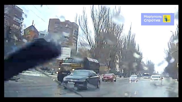 У Маріуполі фіксують переміщення окупантів у напрямку Волновахи (ВІДЕО)