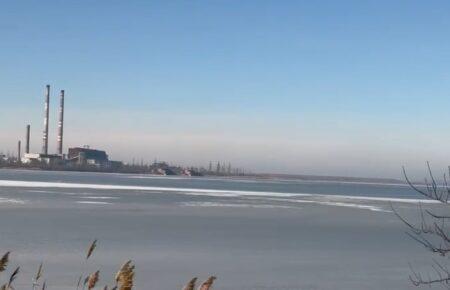 На Донеччині вперше за свою історію замерзло водосховище Курахівської ТЕС (відео)