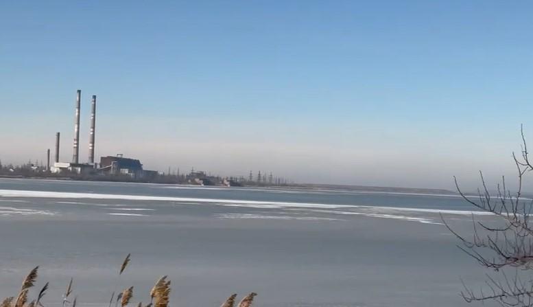 На Донеччині вперше за свою історію замерзло водосховище Курахівської ТЕС (відео)