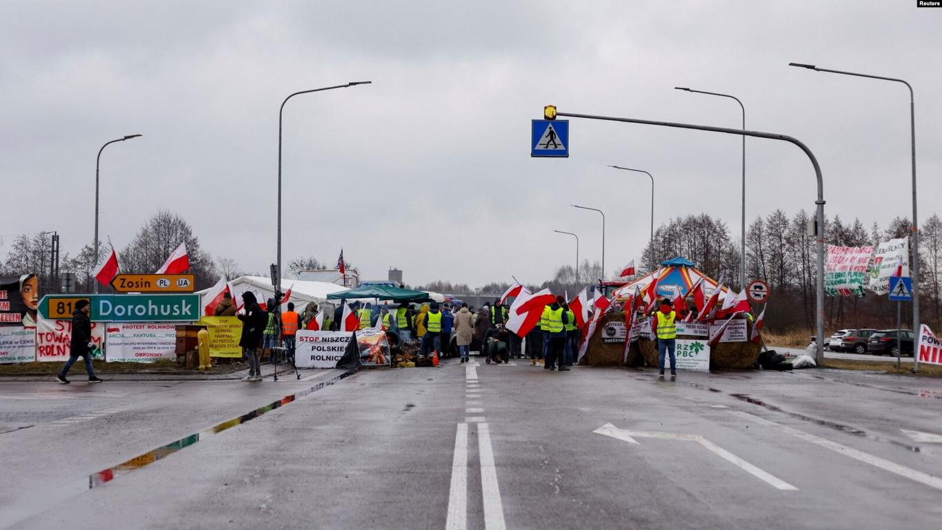 Польські фермери вирішили продовжити блокування на пункті пропуску «Рава-Руська – Гребенне»