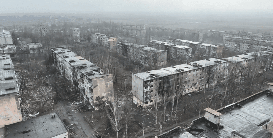 Russians want to capture Vuhledar to secure the inviolability of the «corridor» from Russia to Crimea — military expert