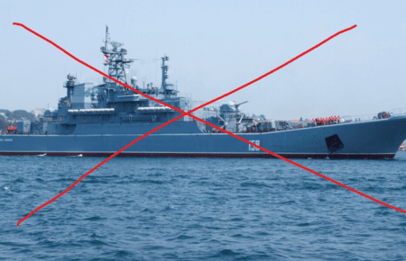 Сили оборони у Чорному морі уразили десантний корабель окупантів (ВІДЕО)
