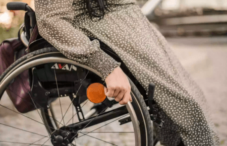 «Проблема часто у якості послуг та людському факторі»: як жінки з інвалідністю отримують правничу допомогу