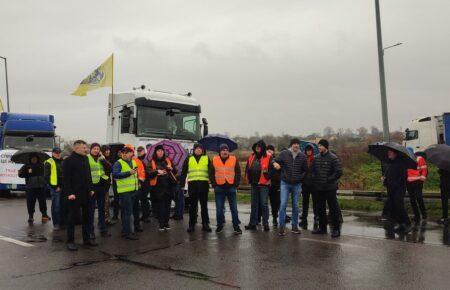 Українські перевізники оголосили про акцію протесту на кордоні з Польщею