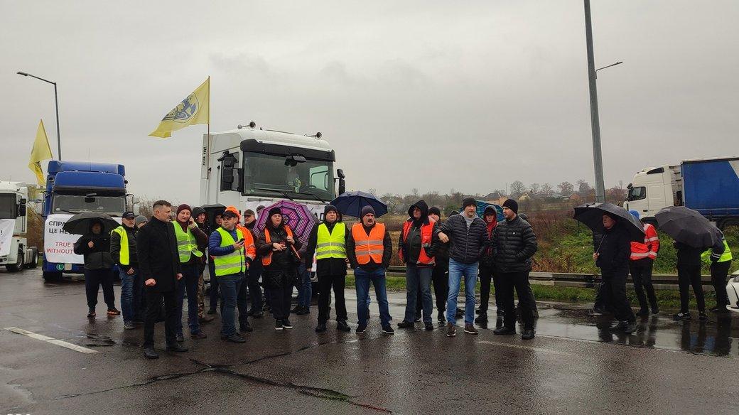 Українські перевізники оголосили про акцію протесту на кордоні з Польщею