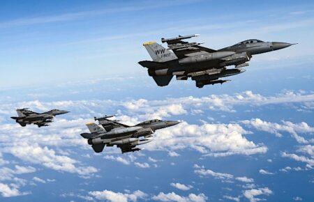 Демократи у Палаті представників закликали Пентагон збільшити підготовку українських пілотів на F-16