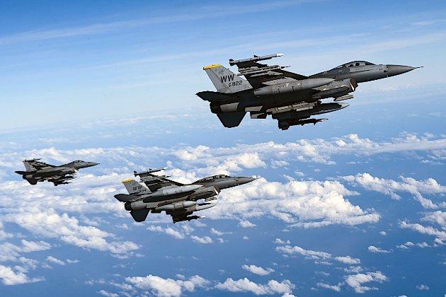 Демократи у Палаті представників закликали Пентагон збільшити підготовку українських пілотів на F-16