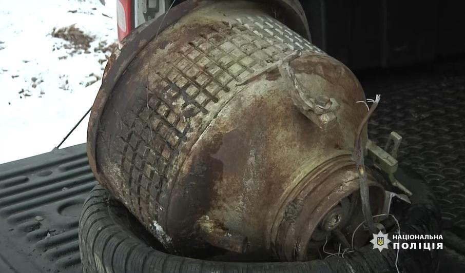 Російську авіабомбу ФАБ-500 знайшли в центрі села на Чернігівщині