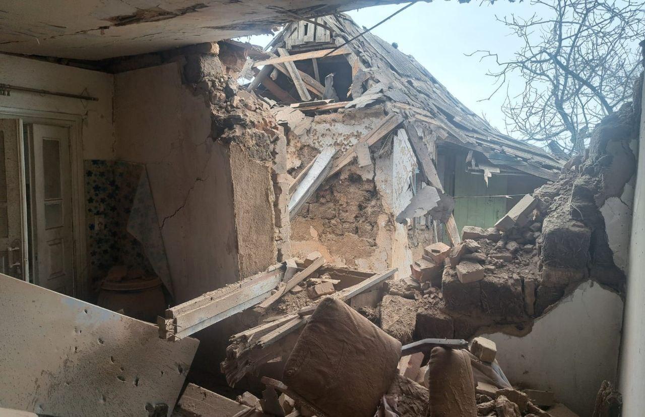 Ворог випустив по Нікопольському району 18 дронів і вдарив з артилерії, є поранена