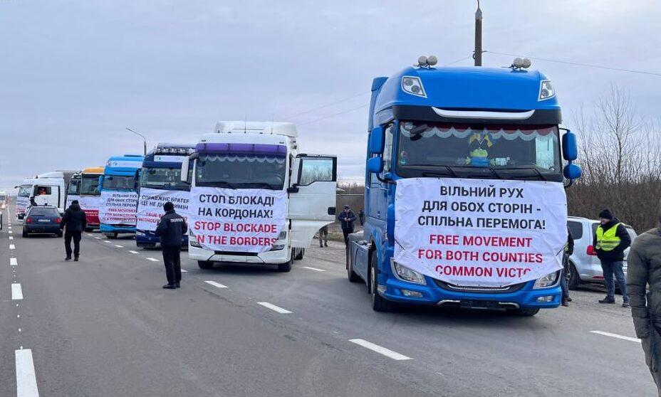 Українські перевізники розпочали акцію протесту на кордоні з Польщею (ВІДЕО)